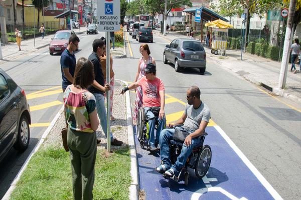 De acordo com o Censo 2022, 119,9 milhões de pessoas moravam em vias sem rampapara cadeirante - Foto: Gabriel Borges/Secom-VR