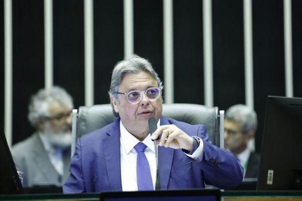ft-urna eletronica-Fábio PozzebomAgência Brasil (1)